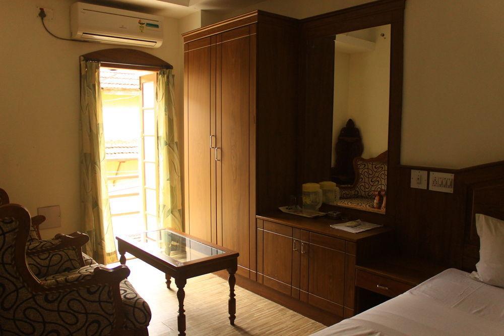 Hotel Park Avenue Kochi Extérieur photo