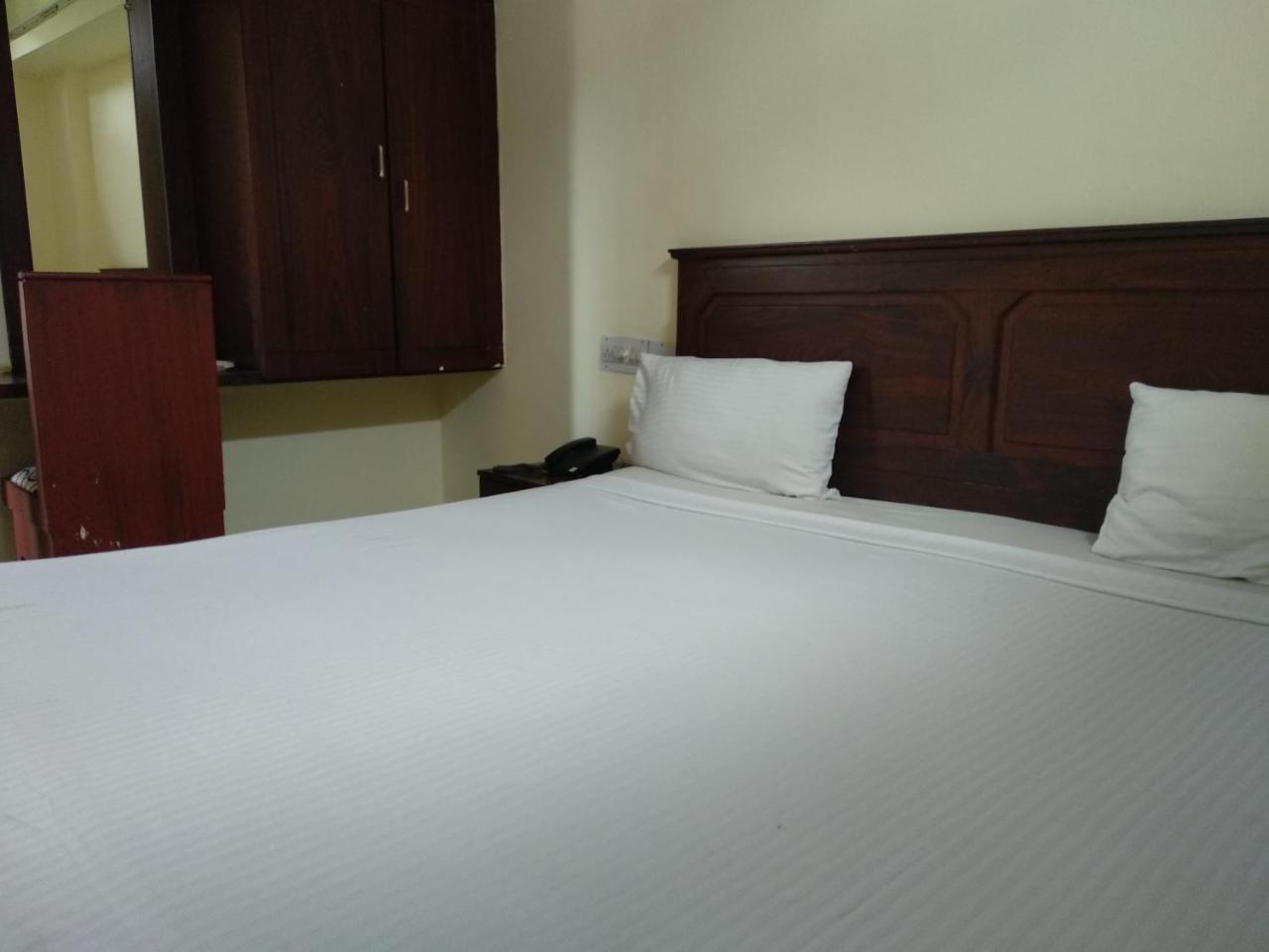 Hotel Park Avenue Kochi Extérieur photo